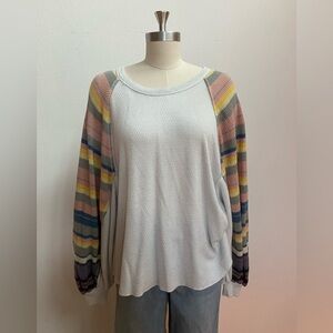 Free People “We The Free” - oversize crew neck sweater white & multicolor sleeve